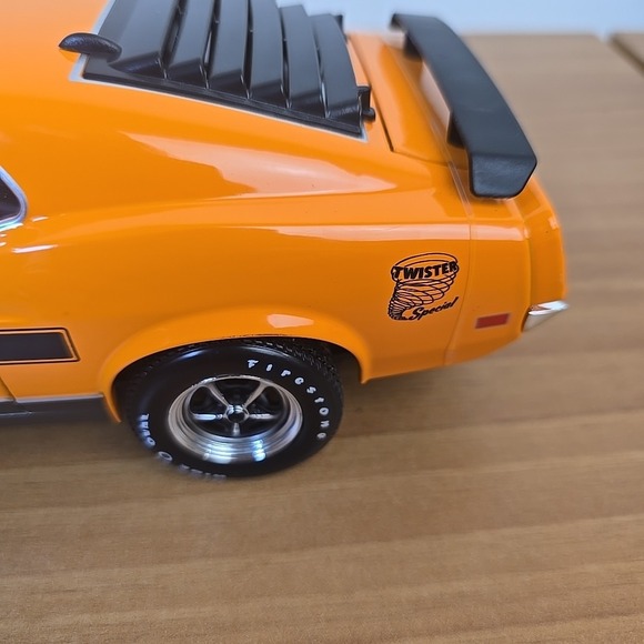 Maisto 1970 Ford Mustang Mach 1 Twister Special Diecast | Orange 1:18 Scale - Picture 10 of 13